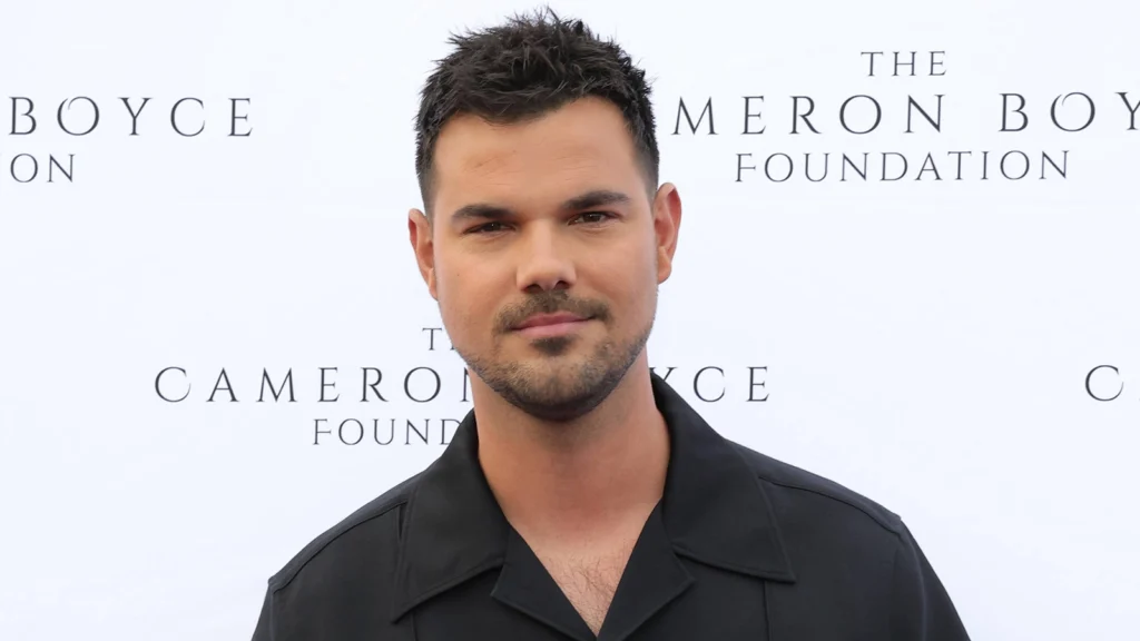 тейлор лотнер